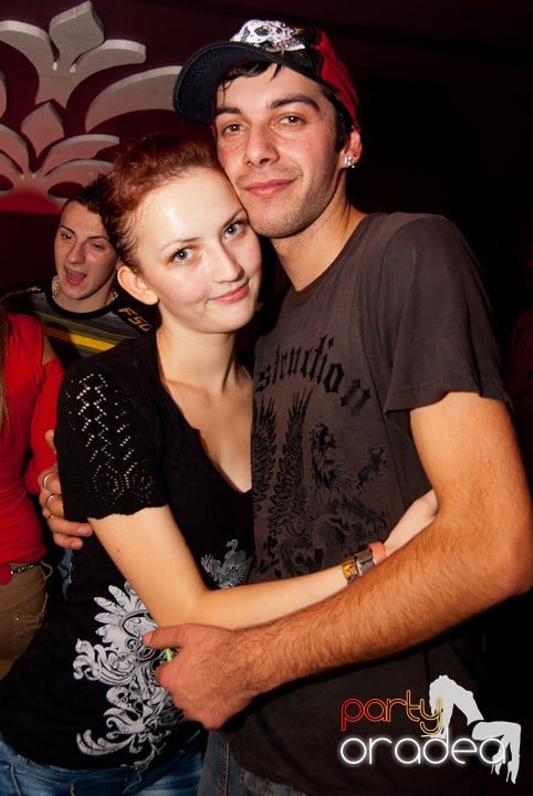 Distracţie mare în Club Atti's, 