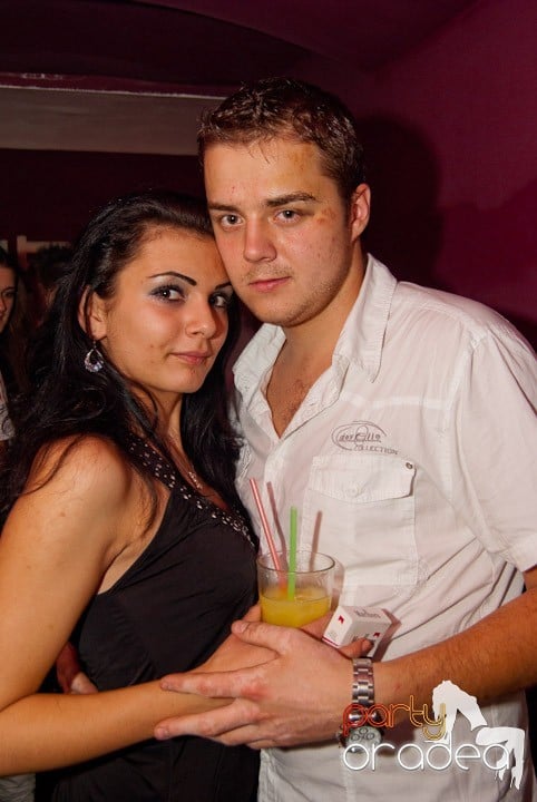 Distracţie mare în Club Atti's, 