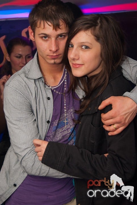 Distracţie mare în Club Atti's, 