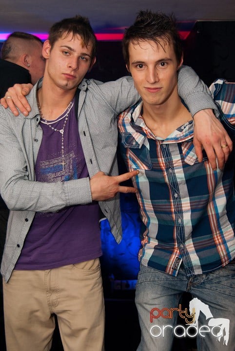 Distracţie mare în Club Atti's, 