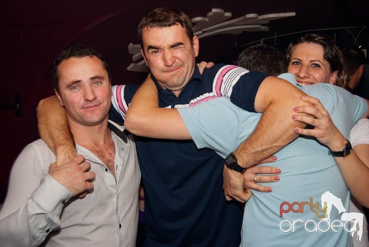 Distracţie mare în Club Atti's, 