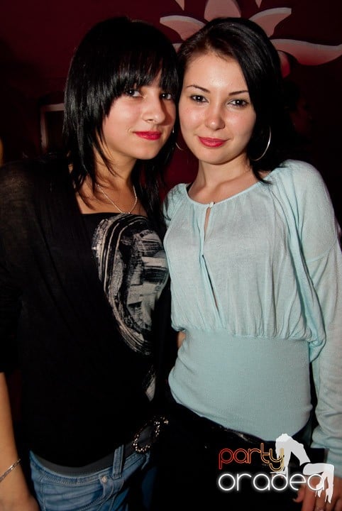 Distracţie mare în Club Atti's, 