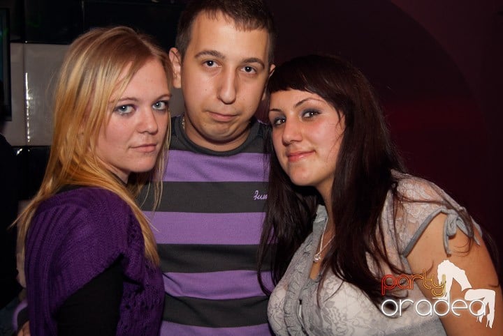 Distracţie mare în Club Atti's, 