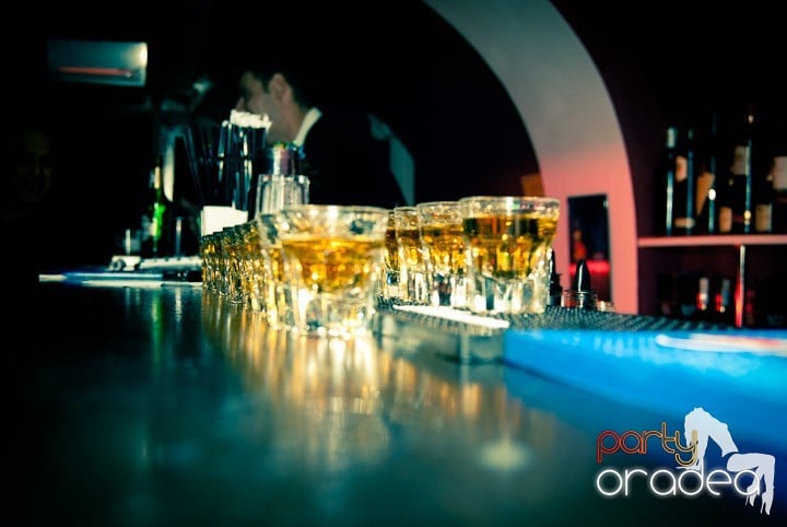 Distracţie mare în Club Atti's, 