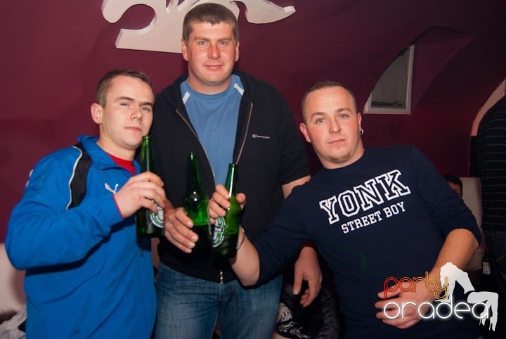 Distracţie mare în Club Atti's, 