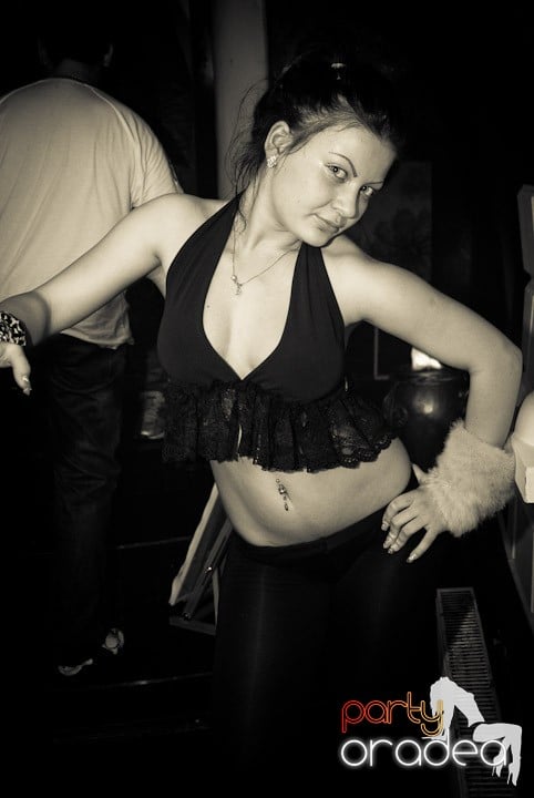 Distracţie mare în Club Atti's, 