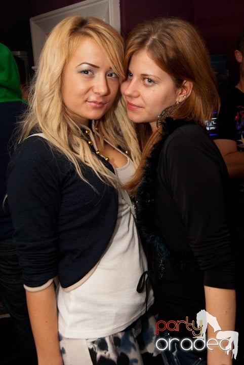 Distracţie mare în Club Atti's, 