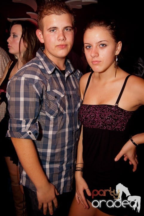 Distracţie mare în Club Atti's, 