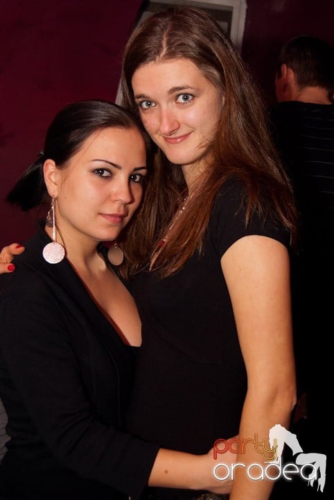 Distracţie mare în Club Atti's, 