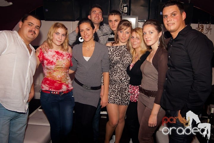 Distracţie mare în Club Atti's, 