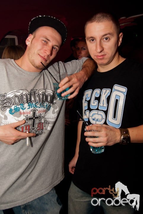 Distracţie mare în Club Atti's, 