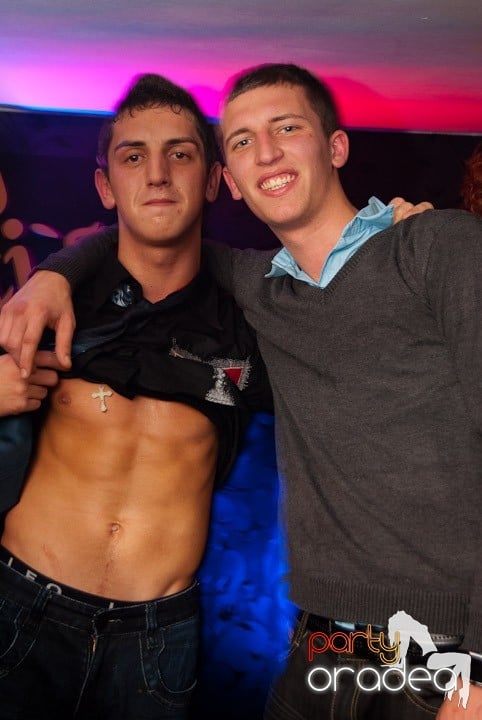 Distracţie mare în Club Atti's, 