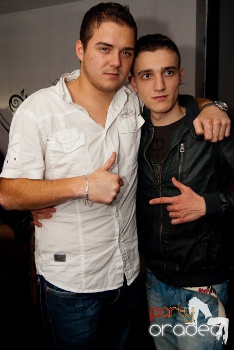 Distracţie mare în Club Atti's, 