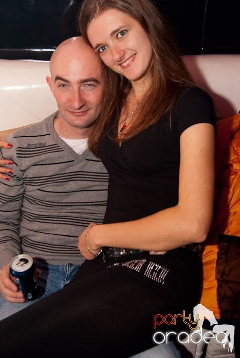 Distracţie mare în Club Atti's, 