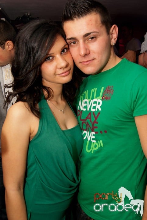 Distracţie mare în Club Atti's, 