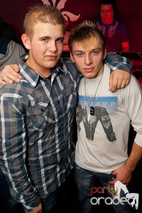 Distracţie mare în Club Atti's, 