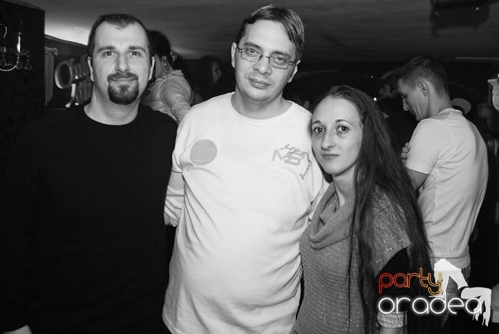 Distracţie mare în Club Atti's, 