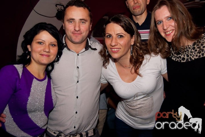 Distracţie mare în Club Atti's, 