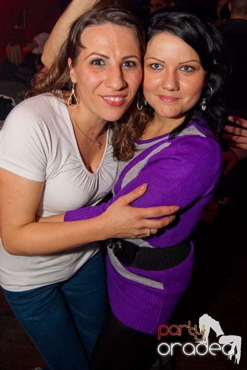 Distracţie mare în Club Atti's, 