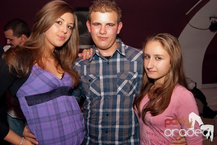 Distracţie mare în Club Atti's, 