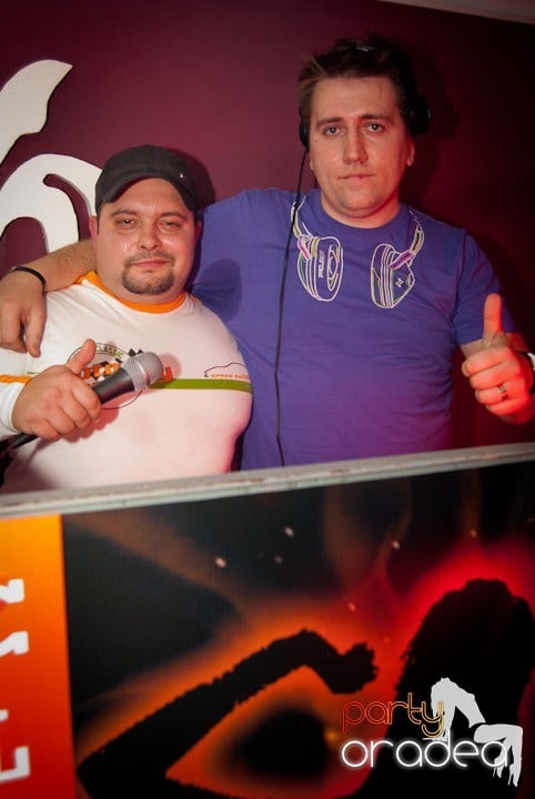 Distracţie mare în Club Atti's, 