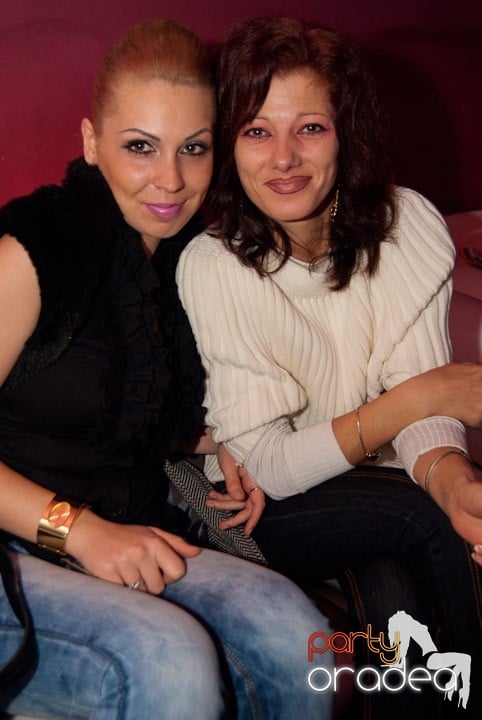 Distracţie mare în Club Atti's, 