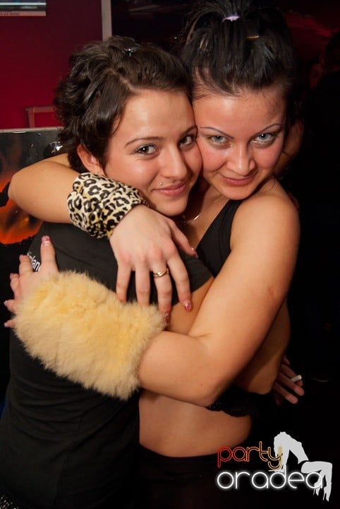 Distracţie mare în Club Atti's, 