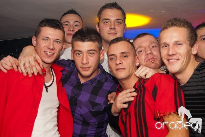 Distracţie mare în Club Atti's, 