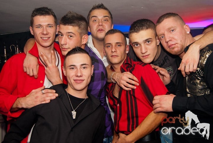 Distracţie mare în Club Atti's, 