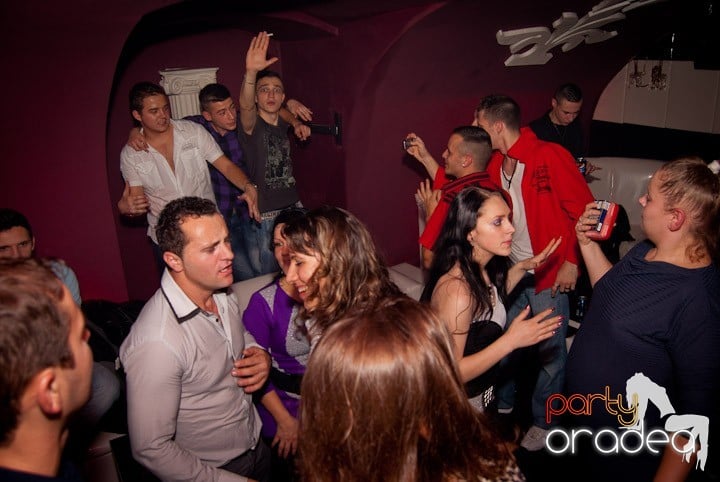 Distracţie mare în Club Atti's, 