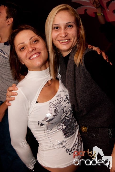 Distracţie mare în Club Atti's, 