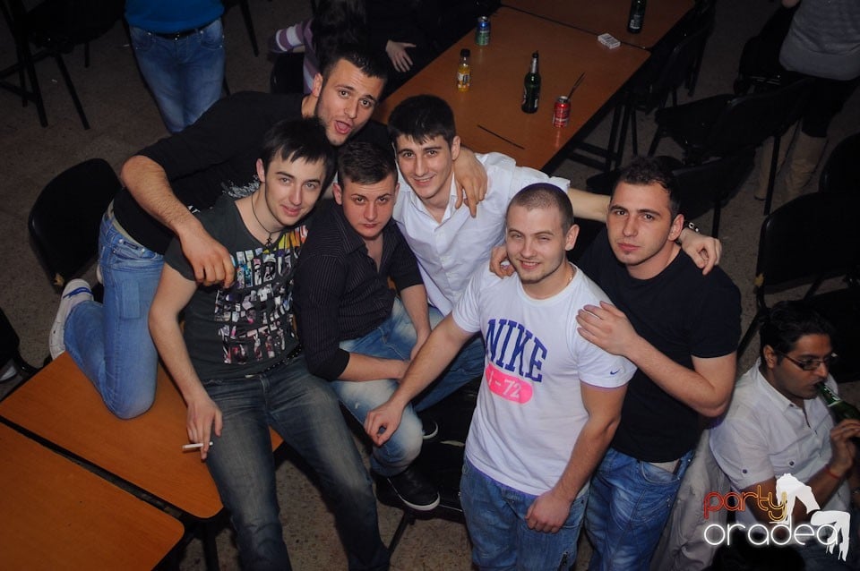 Distracţie maximă în Student's Place, Student's Place