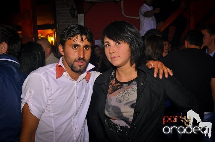 Distracţie şi voie bună în Disco Faház, 