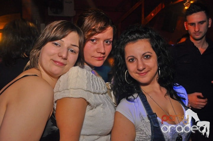 Distracţie şi voie bună în Disco Faház, 