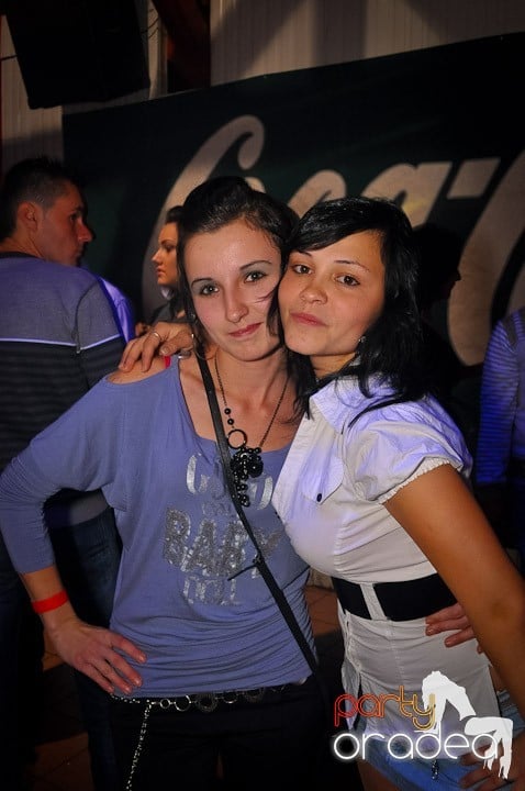 Distracţie şi voie bună în Disco Faház, 