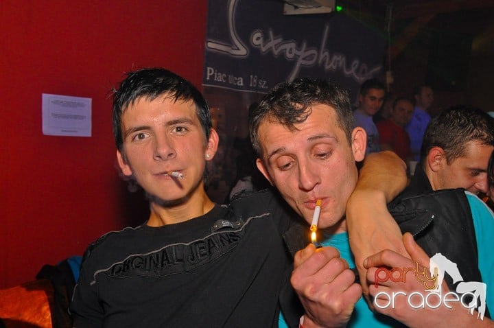 Distracţie şi voie bună în Disco Faház, 