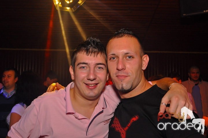 Distracţie şi voie bună în Disco Faház, 