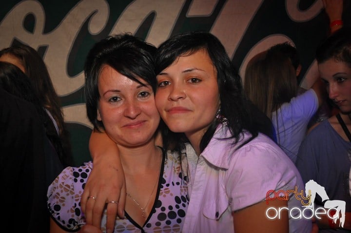 Distracţie şi voie bună în Disco Faház, 