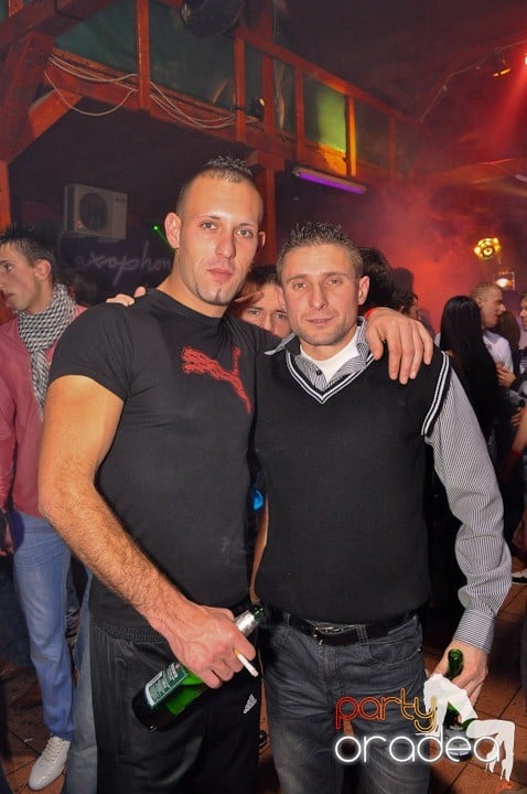 Distracţie şi voie bună în Disco Faház, 