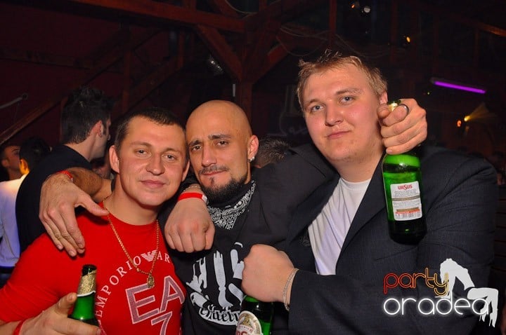 Distracţie şi voie bună în Disco Faház, 