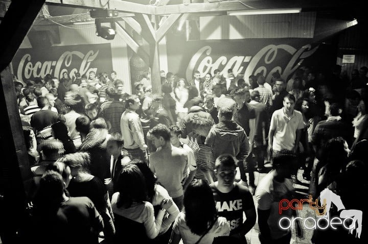 Distracţie şi voie bună în Disco Faház, 