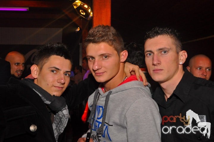 Distracţie şi voie bună în Disco Faház, 