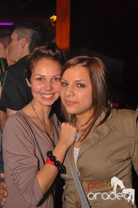 Distracţie şi voie bună în Disco Faház, 