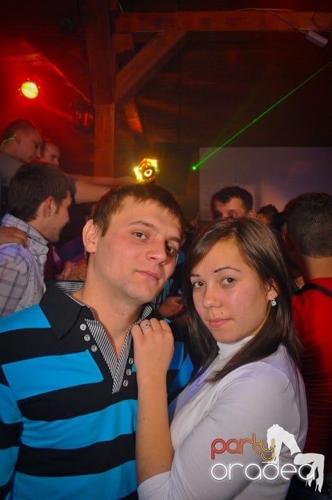 Distracţie şi voie bună în Disco Faház, 