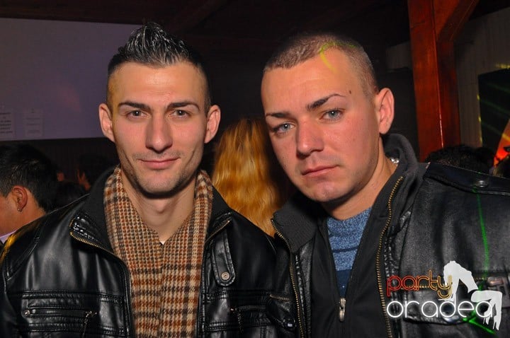 Distracţie şi voie bună în Disco Faház, 