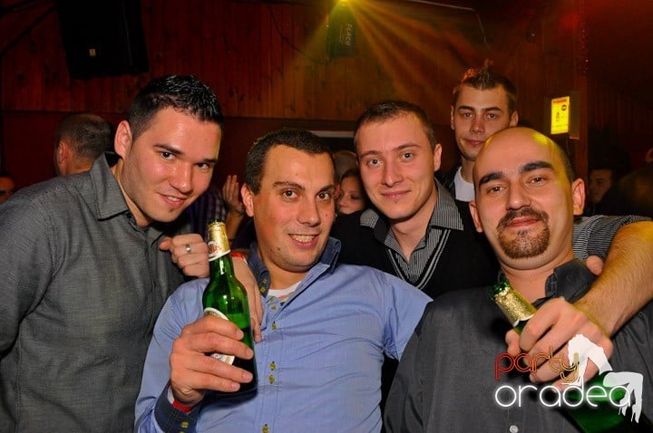 Distracţie şi voie bună în Disco Faház, 