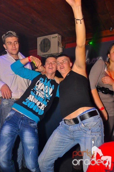 Distracţie şi voie bună în Disco Faház, 