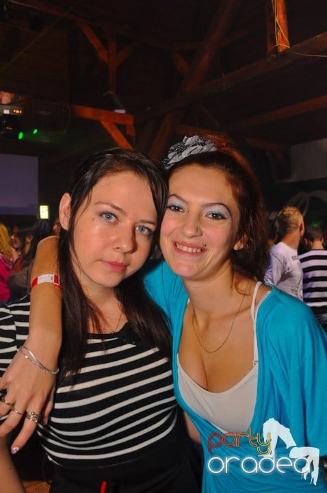 Distracţie şi voie bună în Disco Faház, 