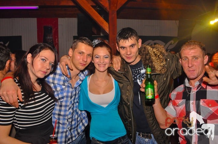 Distracţie şi voie bună în Disco Faház, 