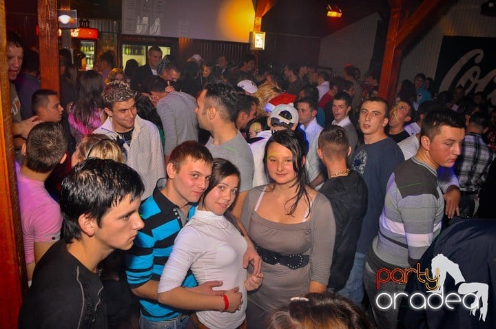 Distracţie şi voie bună în Disco Faház, 